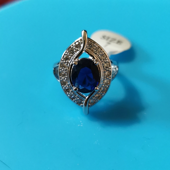 Blue and White Sapphire - Picture 2 of 4